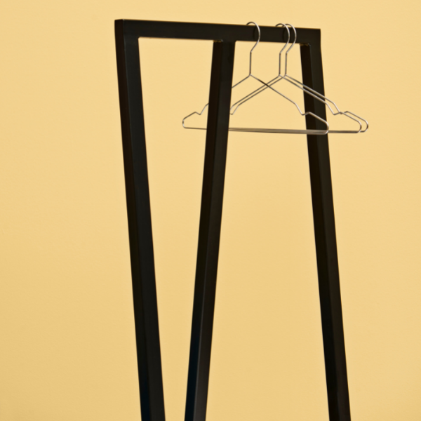 Loop-stand-Frame-Black-Udstilling-Hay-Collection.png
