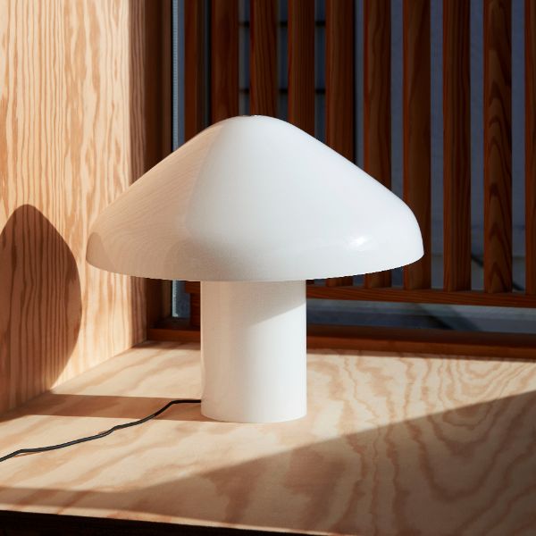 Pao-glas-bordlampe-Hvid-opal-Opstilling-Hay-Collection.jpg