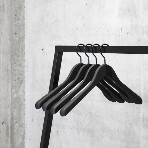 Soft-coat-hanger-Wide-Black-Udstilling-Hay-Collection.png